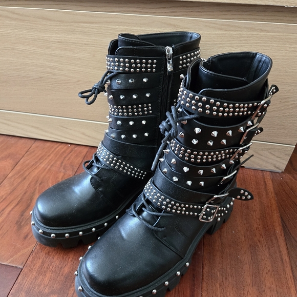 Azalea Wang Studded Buckles Black Ankle Boots - Picture 2 of 6